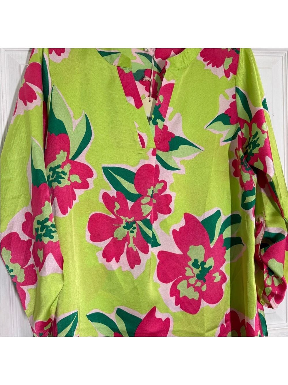 JODIFL Lime Green V Neck Tunic with Hot Pink Hibiscus Flowers size S NWT - Picture 3 of 11